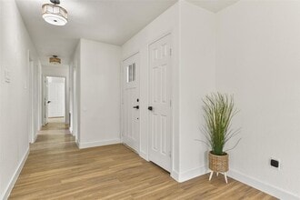 502 Dixie Dr in League City, TX - Building Photo - Building Photo