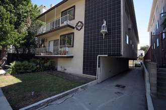 910 S Sherbourne Dr in Los Angeles, CA - Building Photo - Building Photo