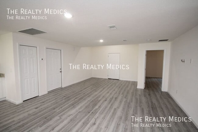 182 Hillock Ave NW in Palm Bay, FL - Building Photo - Building Photo