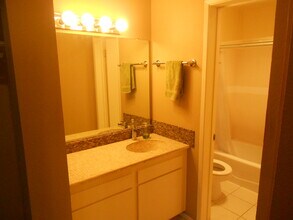 8163 Redlands St, Unit 21 in Playa Del Rey, CA - Foto de edificio - Building Photo