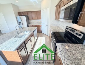 5281 Senesta Cir in Sacramento, CA - Building Photo - Building Photo