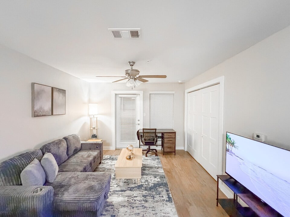 1450 N Hwy 360, Unit SI ID1507122P in Grand Prairie, TX - Building Photo