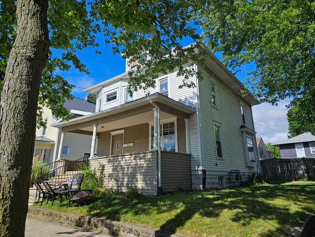 property at 116 N Summit St