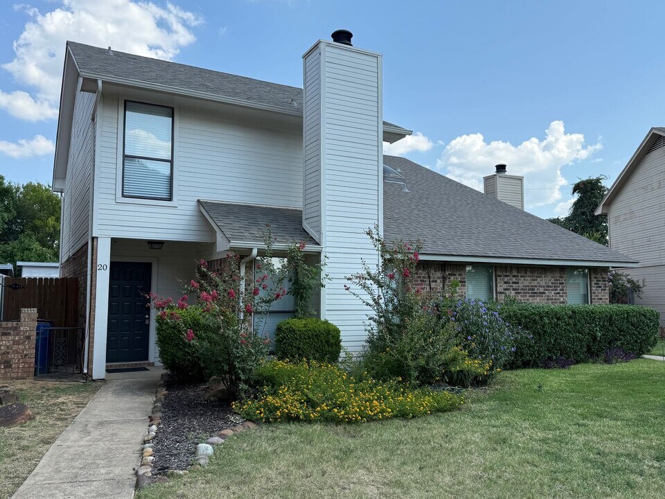 20 Gittiban Pl in Pantego, TX - Building Photo