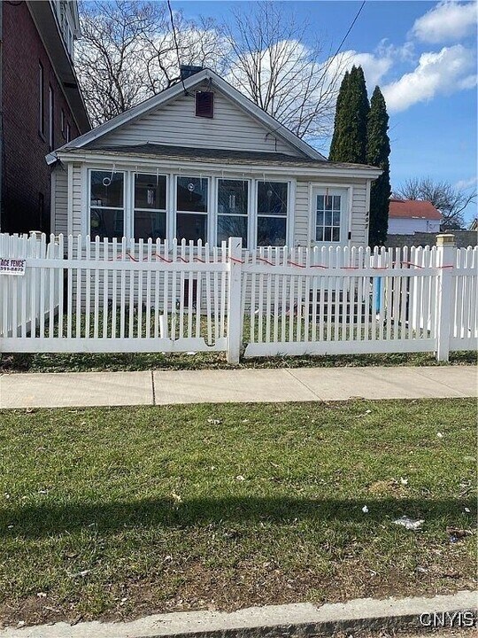 407 Pond St in Syracuse, NY - Building Photo