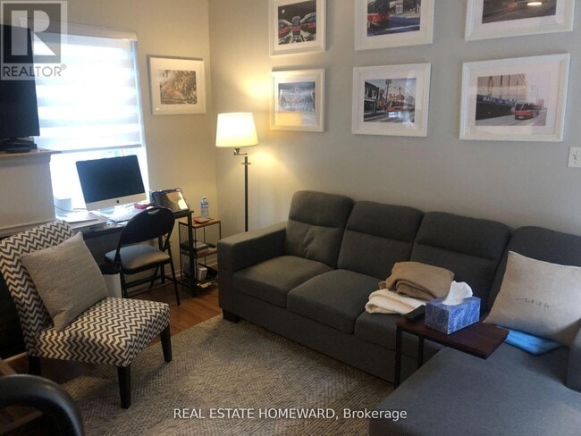 2196 Queen St E in Toronto, ON - Building Photo - Building Photo