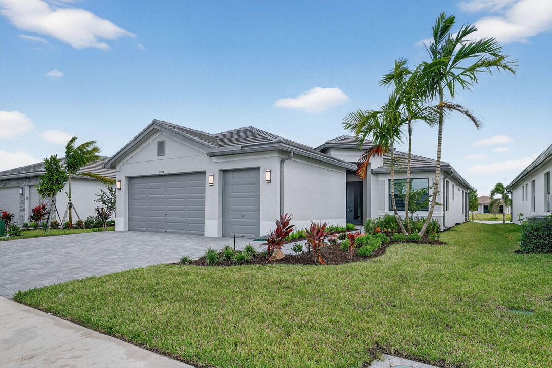 12347 SW Compass Pt Dr in Port St. Lucie, FL - Building Photo