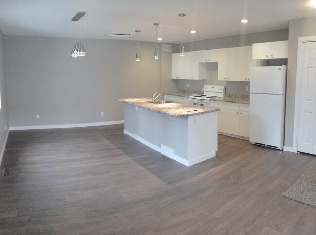 1728 Toronto St in Regina, SK - Building Photo - Building Photo