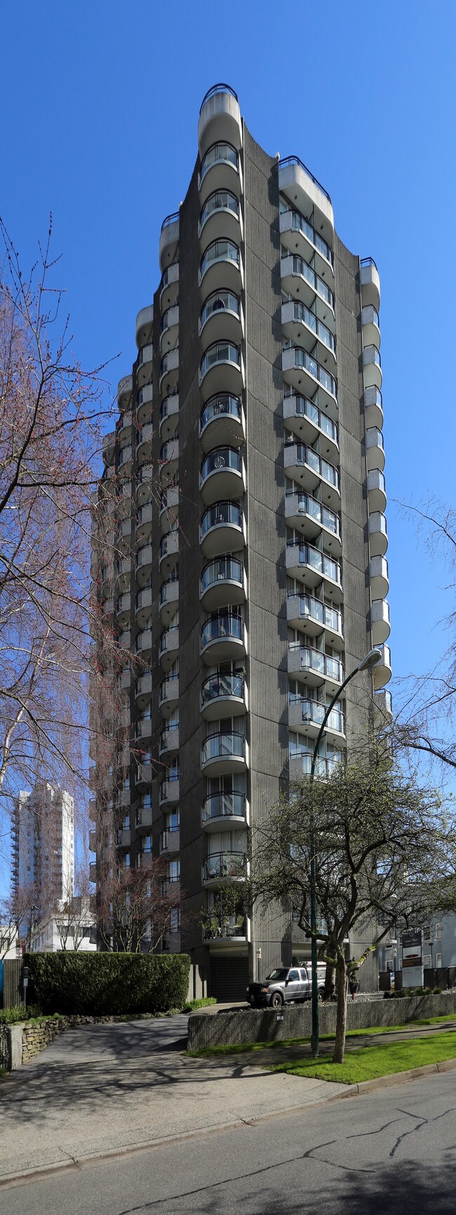 Emerald Terrace Apartments in Vancouver, BC - Building Photo - Building Photo