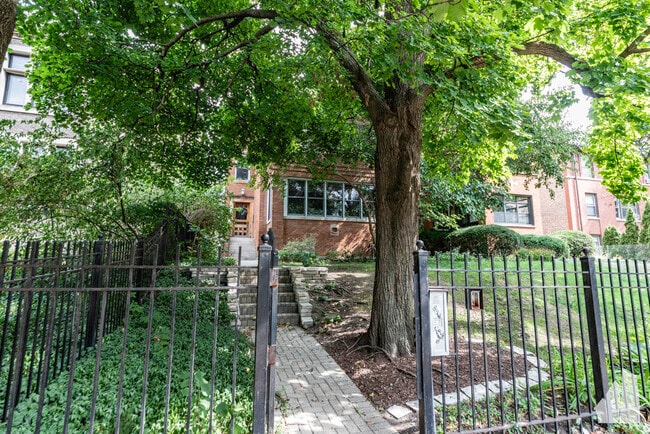 property at 4625 N Dover St