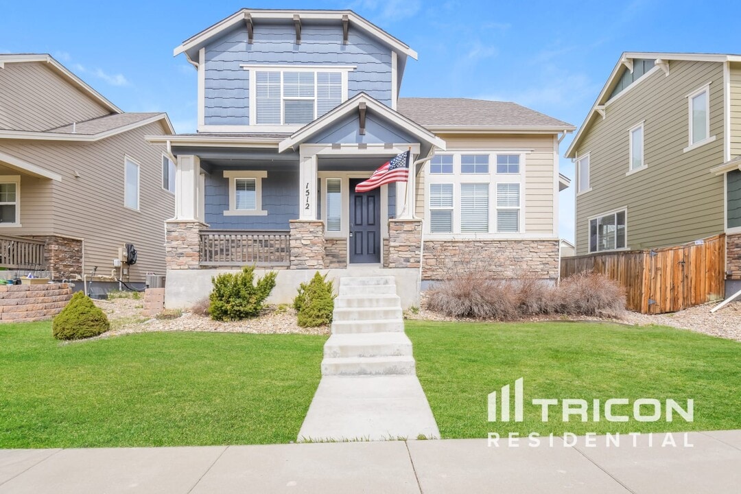 1512 Chokeberry St in Berthoud, CO - Foto de edificio