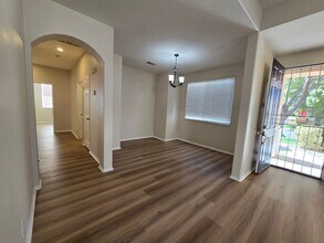 42534 Coronet Ct in Lancaster, CA - Foto de edificio - Building Photo