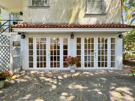 336 Monroe Dr in West Palm Beach, FL - Building Photo