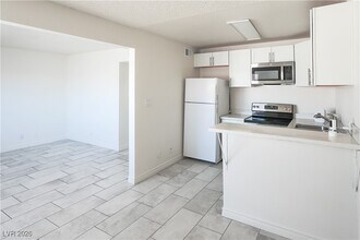 212 Orland St in Las Vegas, NV - Building Photo - Building Photo