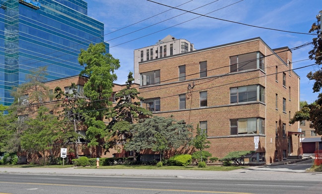 120 Sheppard Ave E