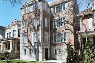 2712 W Logan Blvd in Chicago, IL - Building Photo