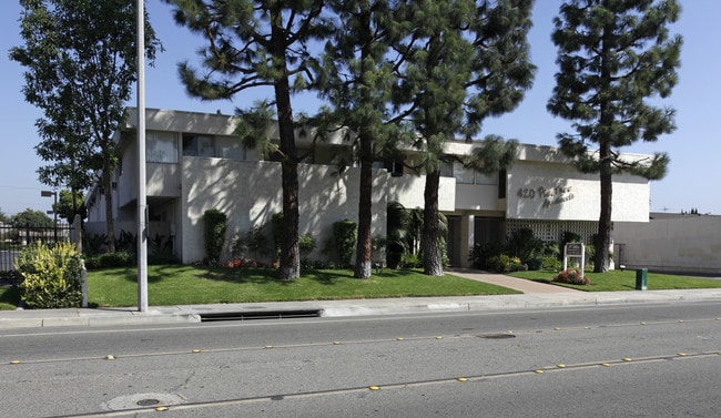 Pinetree Apartments in Anaheim, CA - Building Photo - Building Photo
