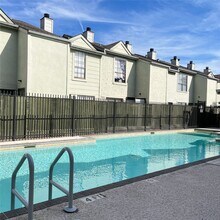 8718 Victorian Village Dr in Houston, TX - Building Photo - Building Photo