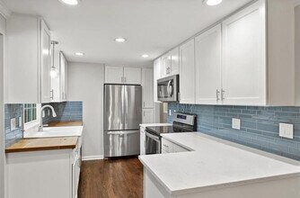 3306 W 71st Ter in Prairie Village, KS - Building Photo - Building Photo