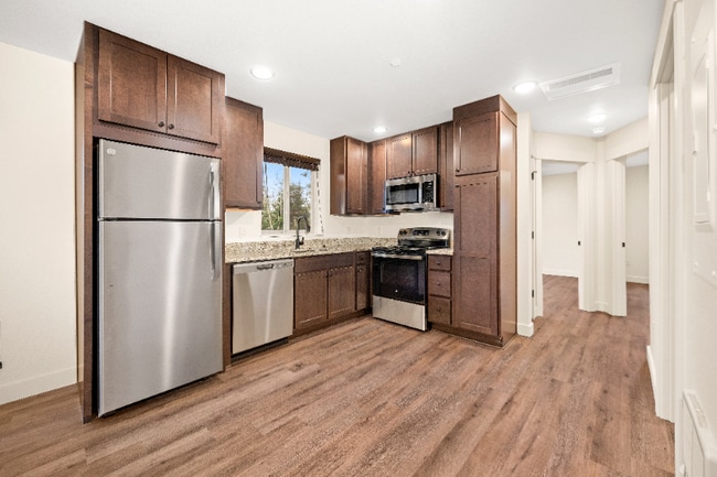 1335 SE Jetty Ave in Warrenton, OR - Building Photo - Building Photo