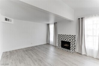 2819 Briar Knoll Dr in Henderson, NV - Building Photo - Building Photo