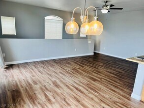 1320 Red Gable Ln in Las Vegas, NV - Building Photo - Building Photo