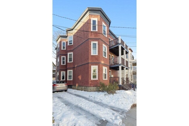 37 Belknap St, Unit 2 in Somerville, MA - Building Photo - Building Photo