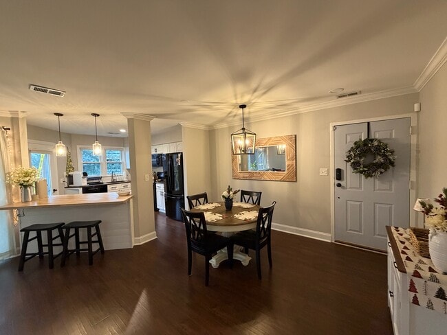 7602 Lakeside Village Dr, Unit C in Falls Church, VA - Foto de edificio - Building Photo