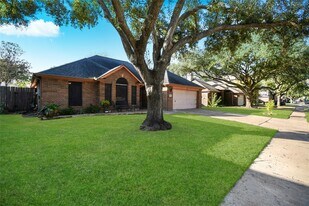 1419 Hudgens Ave in Katy, TX - Building Photo
