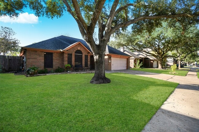 1419 Hudgens Ave