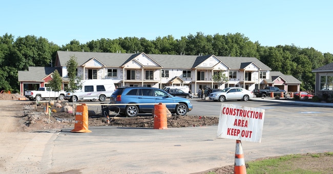 Autumn Woods Phase II in Brockport, NY - Foto de edificio - Building Photo