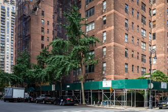 Two Tudor City Place in New York, NY - Building Photo - Building Photo