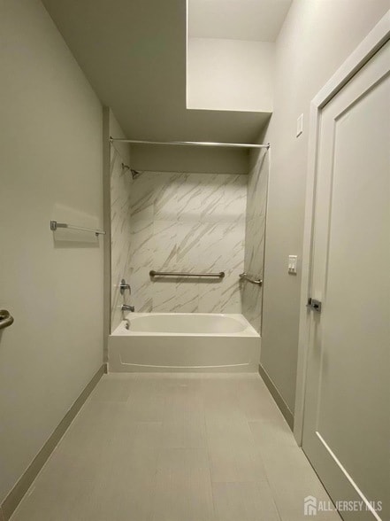 22 Center St, Unit 302 in Metuchen, NJ - Building Photo - Building Photo