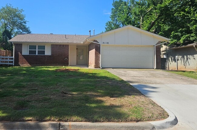 property at 2118 Hartford Dr