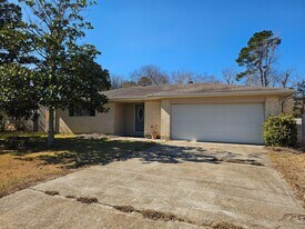 914 S 10th St in Leesville, LA - Building Photo