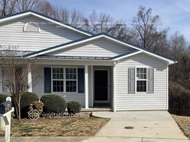 329 Tanner Ct in Kernersville, NC - Building Photo