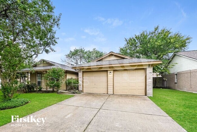 5510 Stone Creek Dr in La Porte, TX - Building Photo - Building Photo
