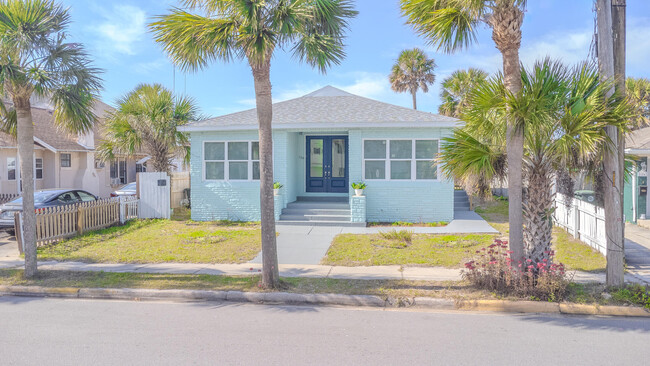 128 S Wild Olive Ave in Daytona Beach, FL - Building Photo - Building Photo