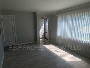 22805 Almond Ave in Eastpointe, MI - Building Photo - Building Photo