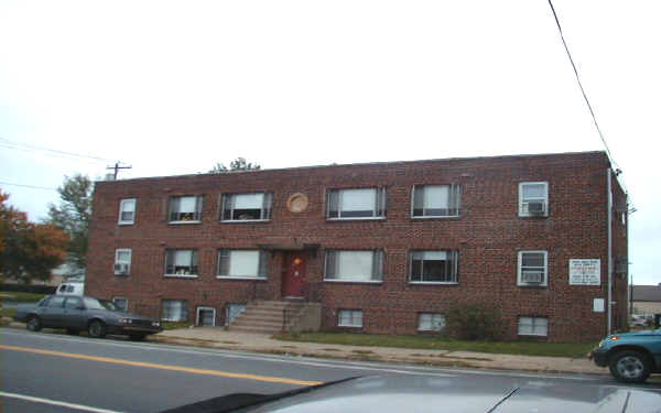 8175 Loretto Ave in Philadelphia, PA - Building Photo