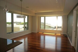 10-40 Nouvelle Way in Natick, MA - Building Photo - Building Photo