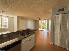 1170 Wildwood Lakes Blvd in Naples, FL - Foto de edificio - Building Photo