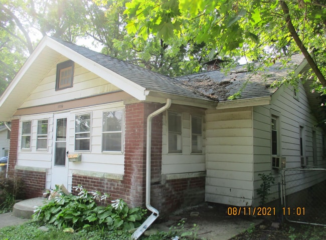 property at 1009 W 11th St