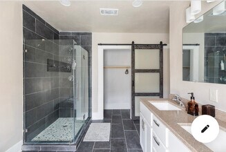 2108 Berry St, Unit B in Houston, TX - Building Photo - Building Photo