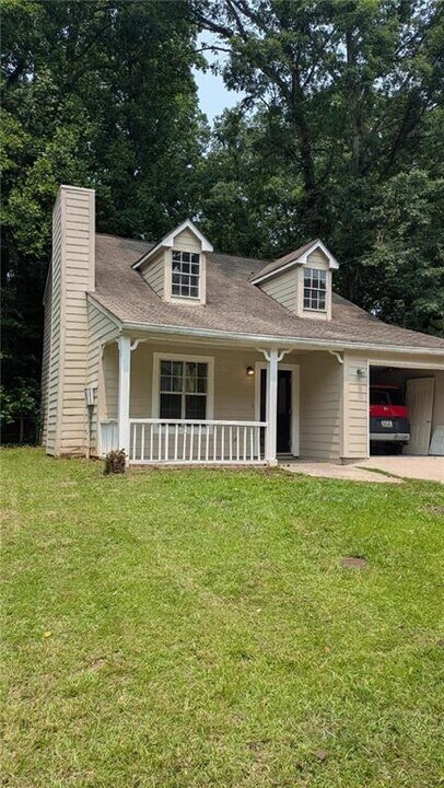 1009 Autumn Crest Ct in Stone Mountain, GA - Building Photo