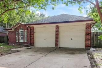 1034 Canterbury Dr in Pearland, TX - Building Photo - Building Photo