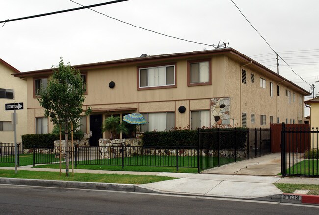 11639 Gale Ave in Hawthorne, CA - Foto de edificio - Building Photo