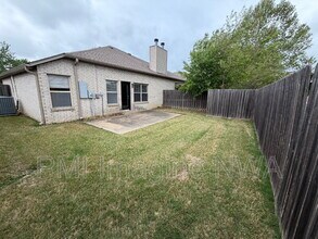 88 E Cydnee St in Fayetteville, AR - Foto de edificio - Building Photo