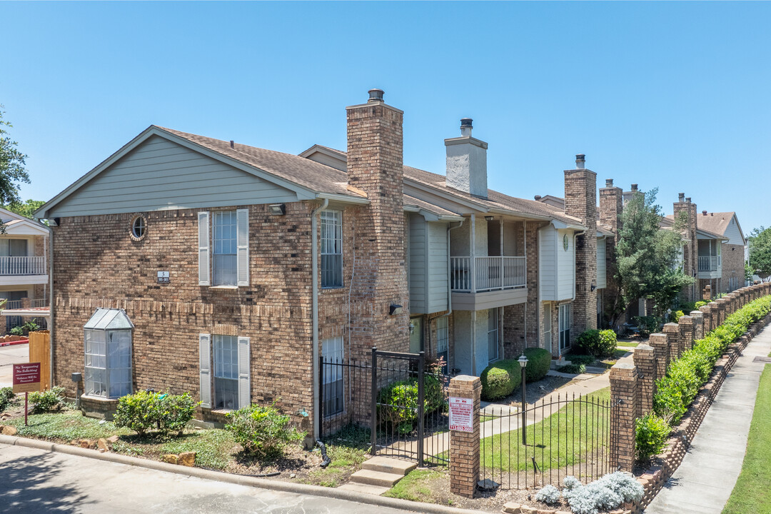 Kenswick Court in Houston, TX - Foto de edificio