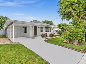 99 18th Ave S in Lake Worth Beach, FL - Building Photo - Building Photo